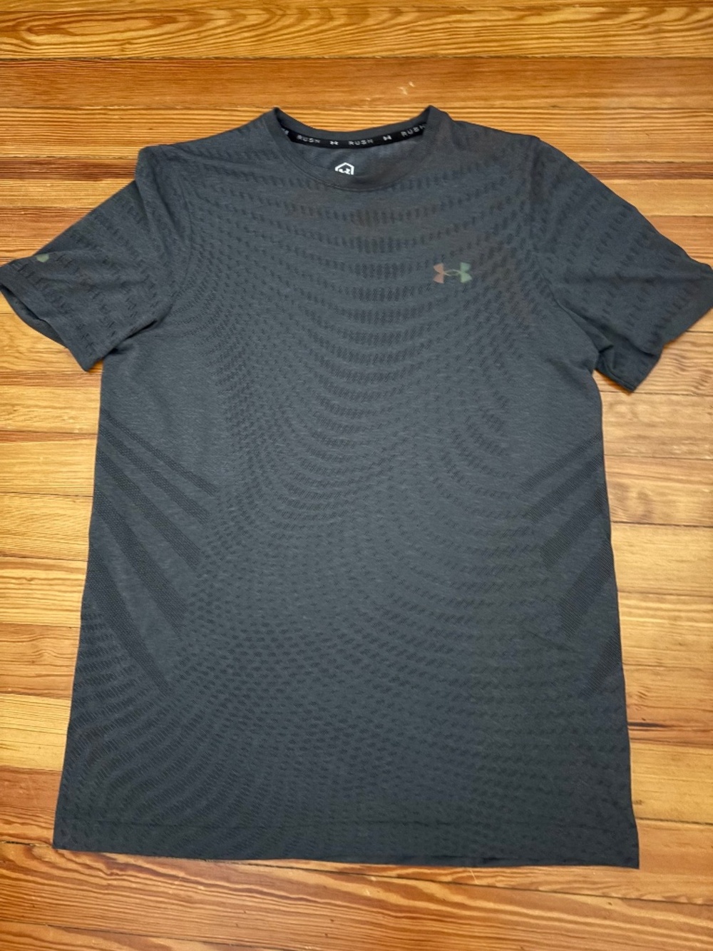 Under Armour Performance RUSH Energy Short-Sleeve Shirt Dark Grey